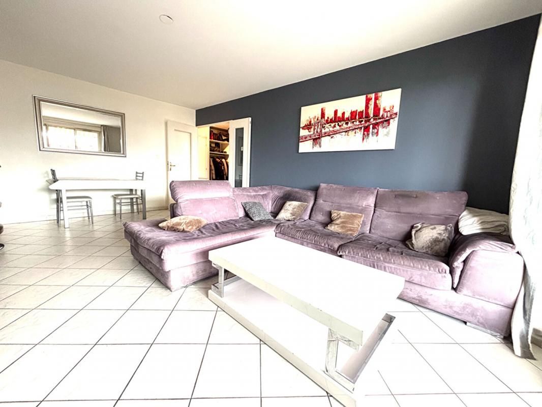 BRON Appartement T3- Bron -320 000 piscine 4