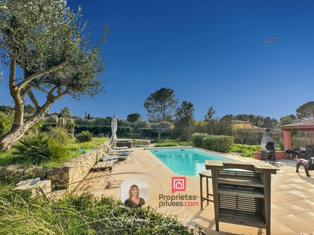 Maison - 222 m2 - 5 500 m2 de terrain