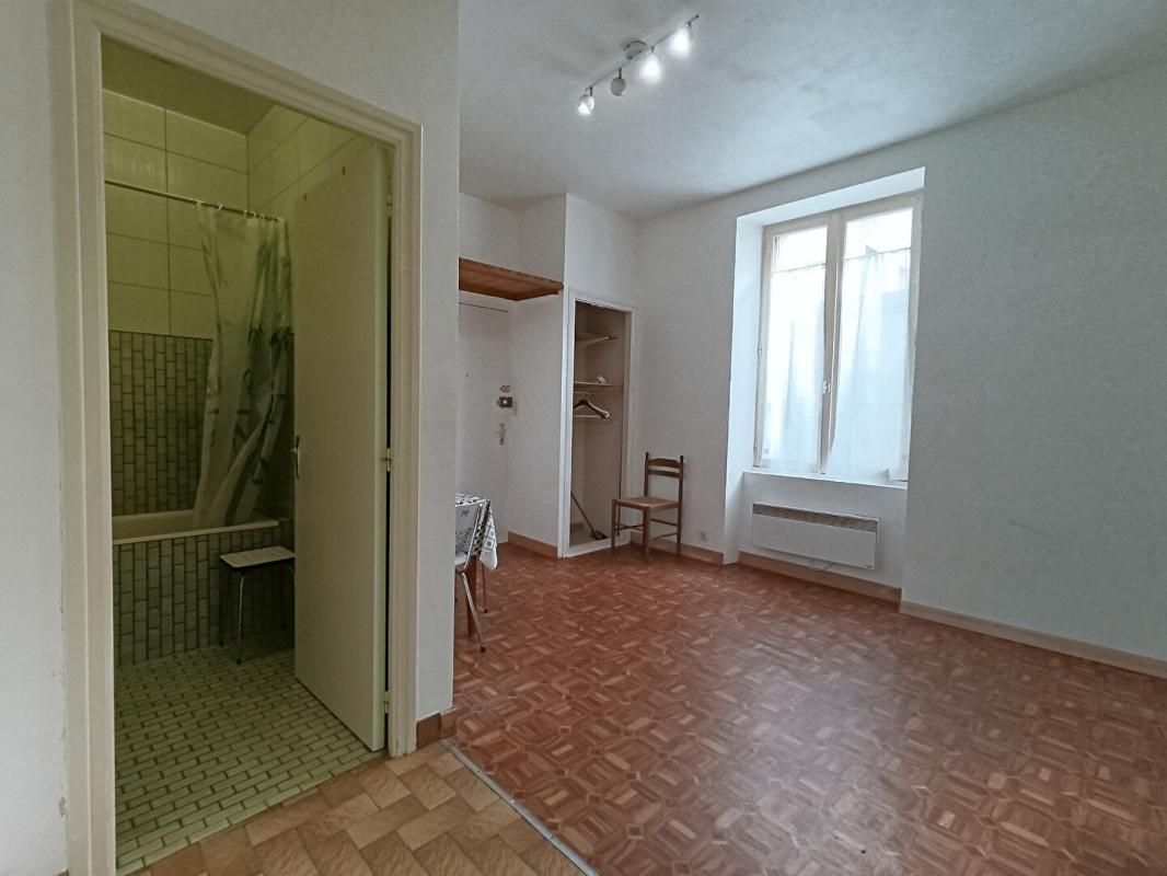 PONTIVY Studio en centre-ville 2