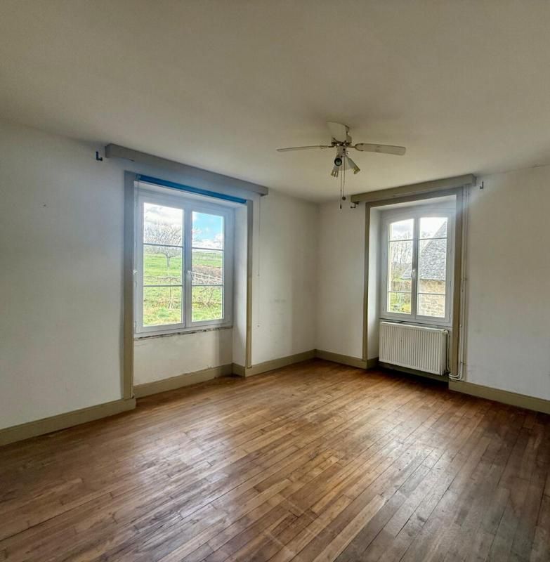 ARGENTAT-SUR-DORDOGNE SEXCLES - MAISON en pierre avec local commercial et logement T5 à l'étage+combles+garage 4