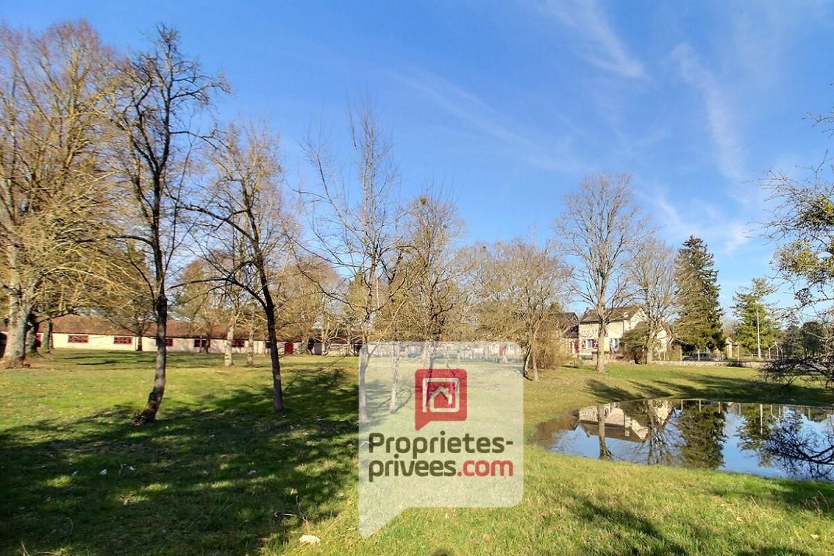 PRESSIGNY-LES-PINS A VENDRE Vaste Propriété composé de 3 Habitations, en  PLEINE NATURE 2