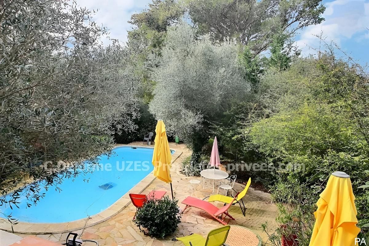 UZES UZES : Viager , 1 tête 85 ans , Villa 8 pièce(s) 211 m2 , dépendance de 150 m2, Piscine , terrain de 1500m2 2