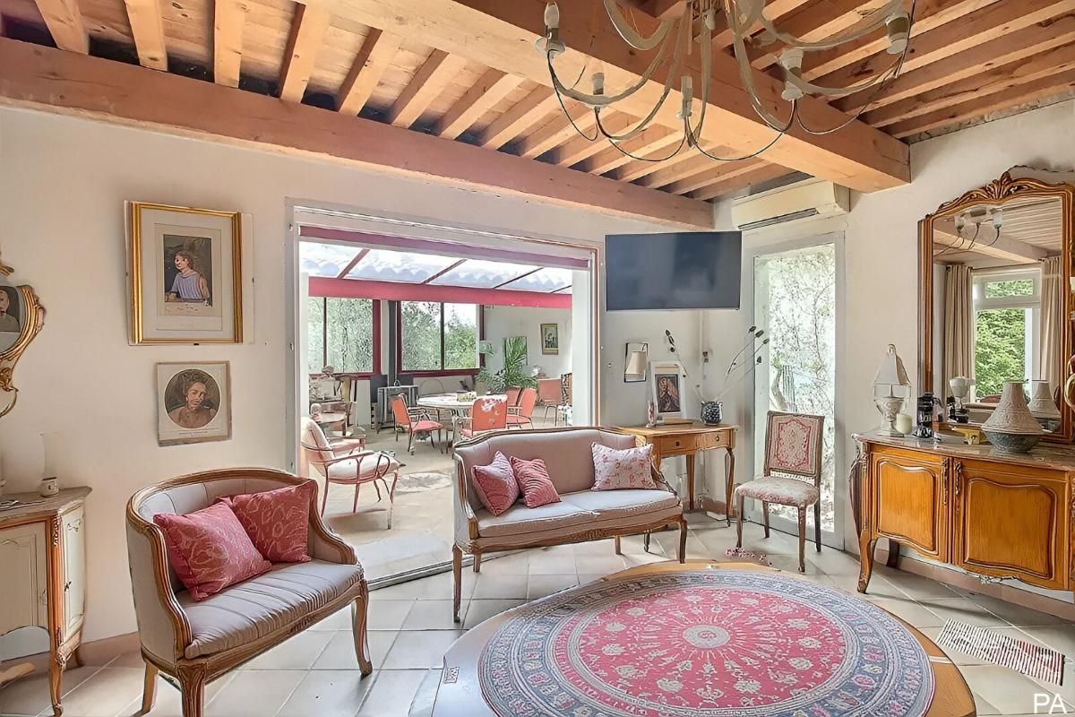 UZES UZES : Viager , 1 tête 85 ans , Villa 8 pièce(s) 211 m2 , dépendance de 150 m2, Piscine , terrain de 1500m2 3