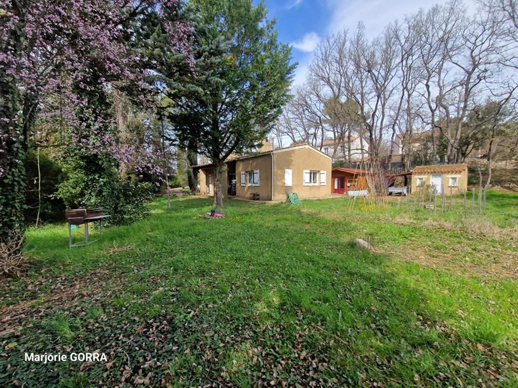NANS LES PINS Villa T3/4 sur de1725m² de terrain