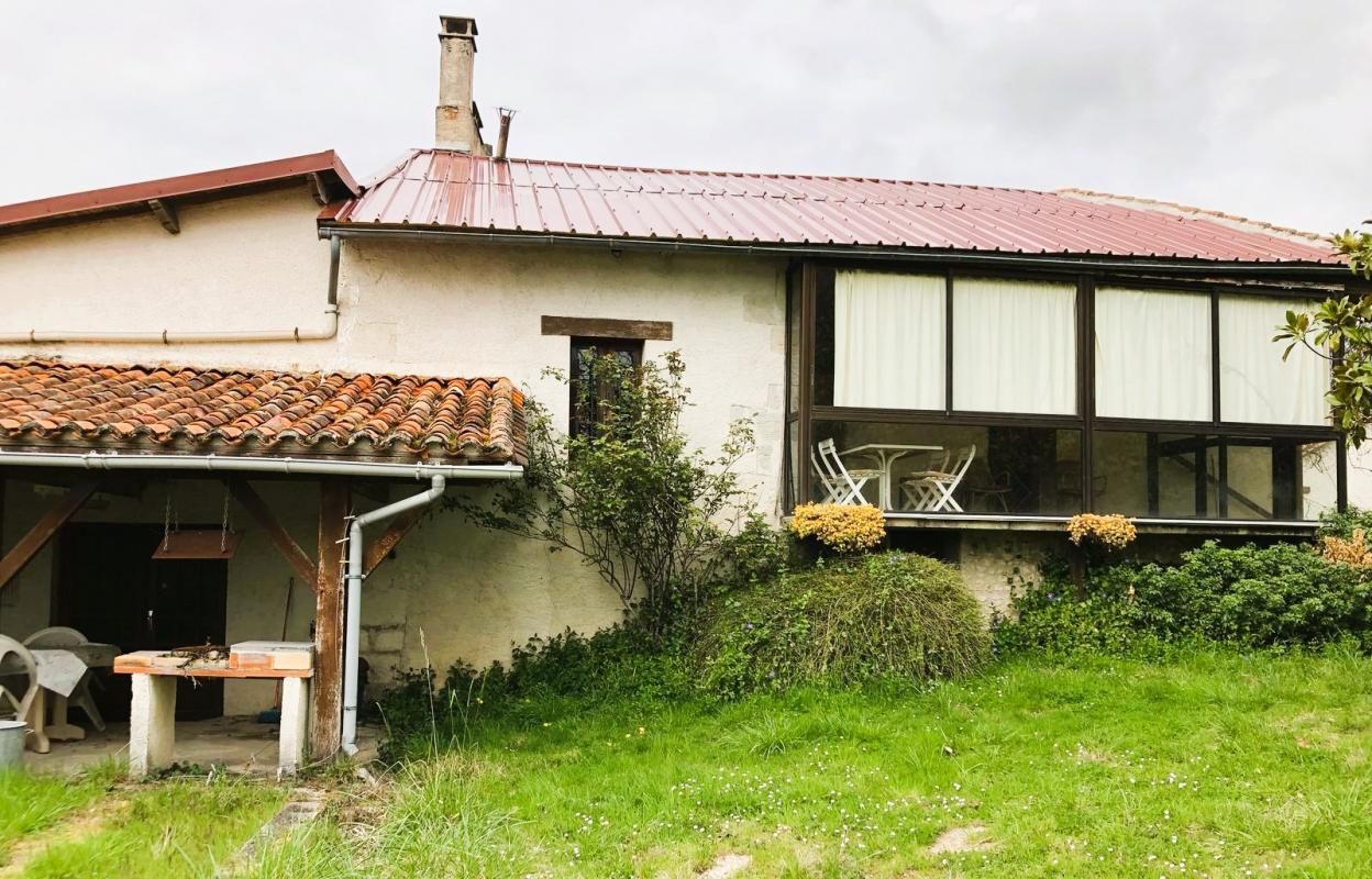 TOCANE-SAINT-APRE Propriété d'agrément à l'abri, au coeur de 40 Ha de terres 3