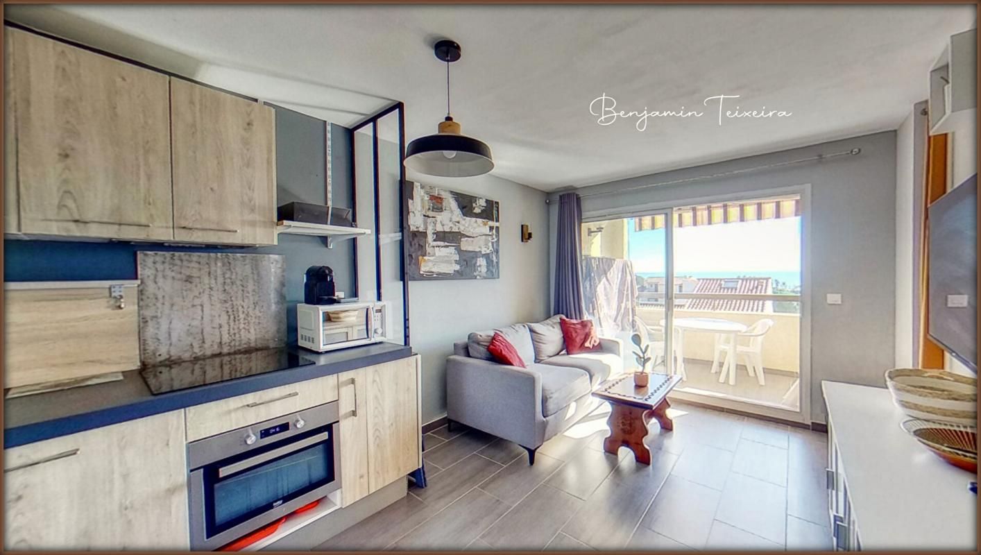 APPARTEMENT à vendre VUE MER, 2 pièces (1 chambre) + cabine à LES ISSAMBRES, ROQUEBRUNE SUR ARGENS (83) + Parking privé