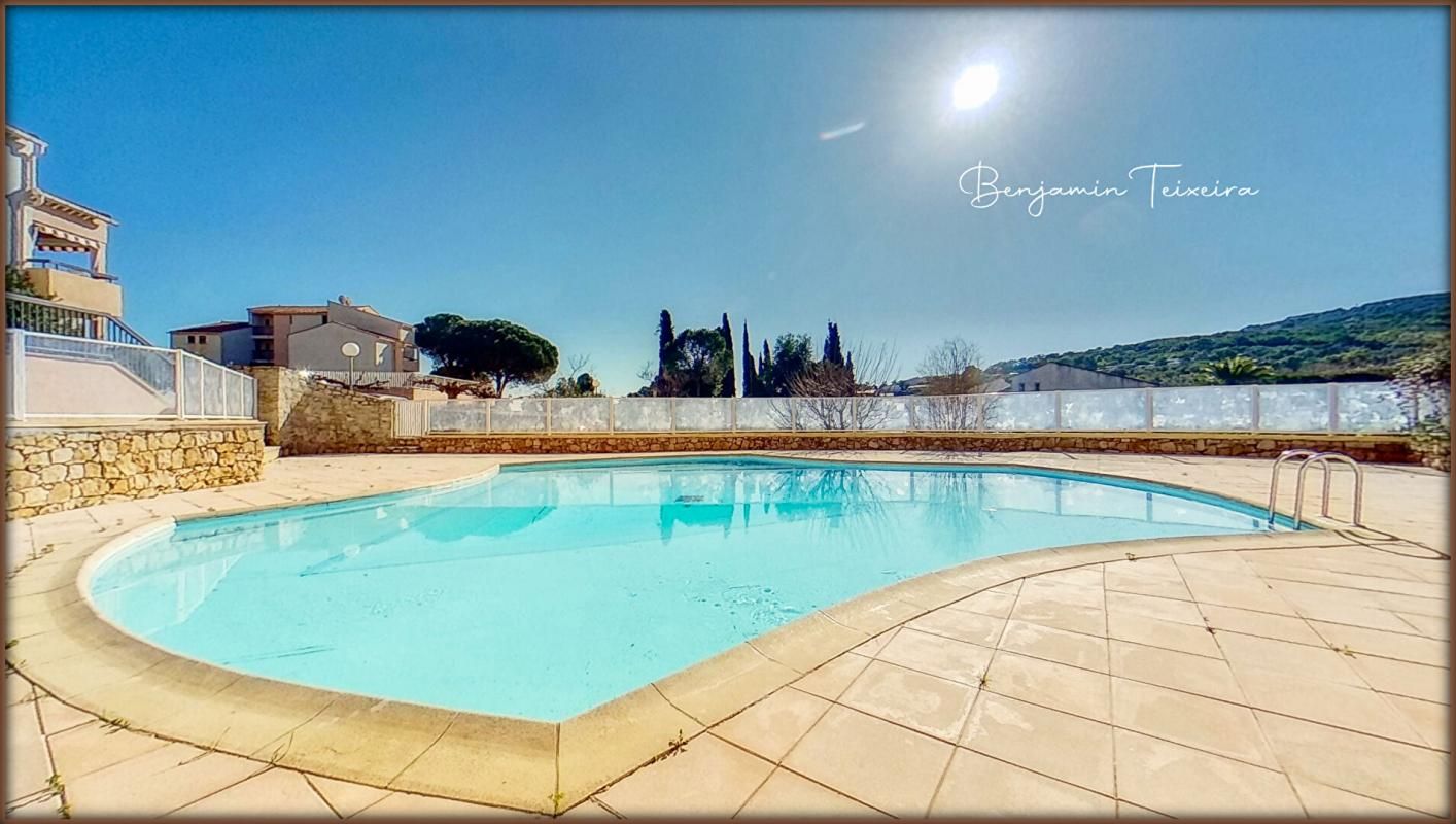 LES ISSAMBRES APPARTEMENT à vendre VUE MER, 2 pièces (1 chambre) + cabine à LES ISSAMBRES, ROQUEBRUNE SUR ARGENS (83) + Parking privé 3