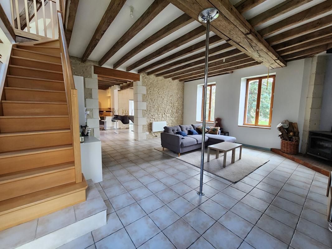 LOCHE-SUR-INDROIS Maison Loche Sur Indrois 6 pièce(s) 134 m2 4