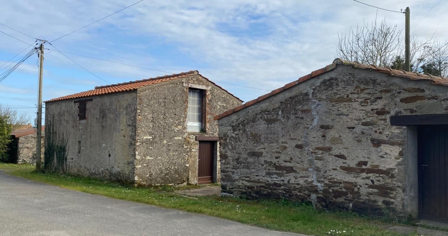 BÂTIMENTS EN PIERRES 110 M² - 44680 SAINTE PAZANNE - BUDGET 115 990 HAI