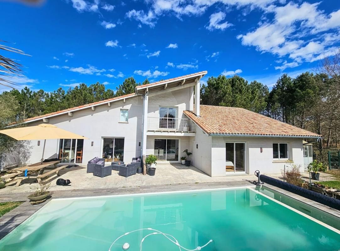 Villa 8 pièce(s) 240 m2