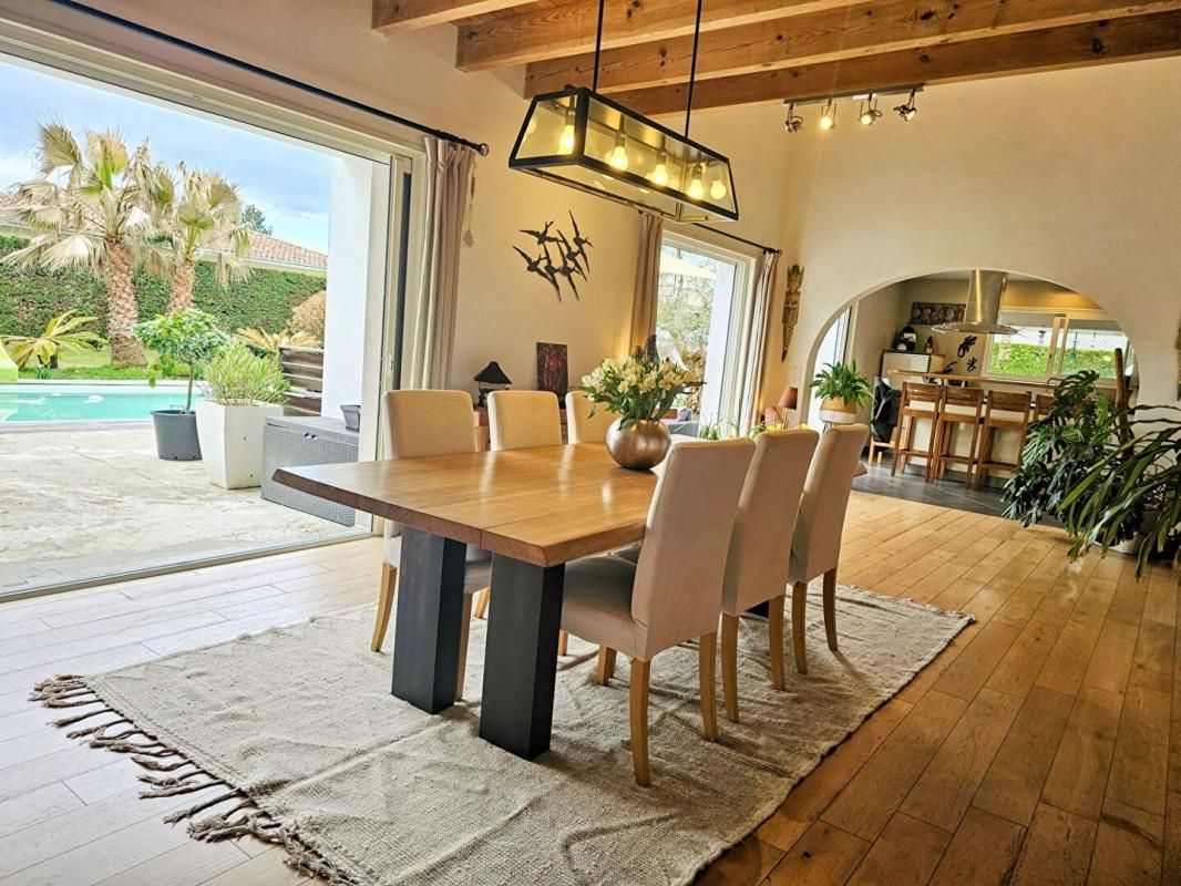 SAINT-JULIEN-EN-BORN Villa 8 pièce(s) 240 m2 3
