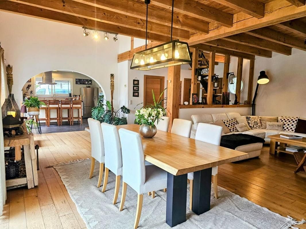 SAINT-JULIEN-EN-BORN Villa 8 pièce(s) 240 m2 4