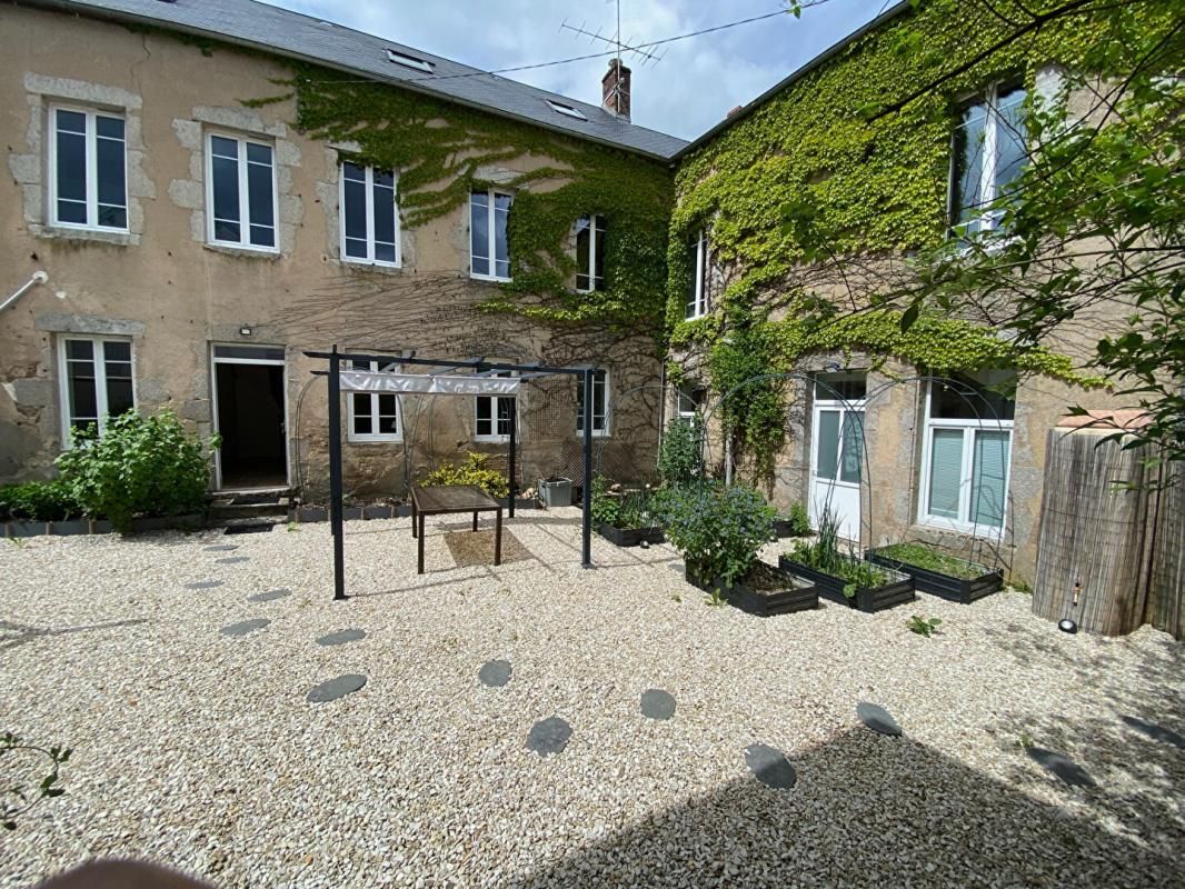 OUROUX-EN-MORVAN Maison Ouroux En Morvan 10 pièce(s) 286 m2 2