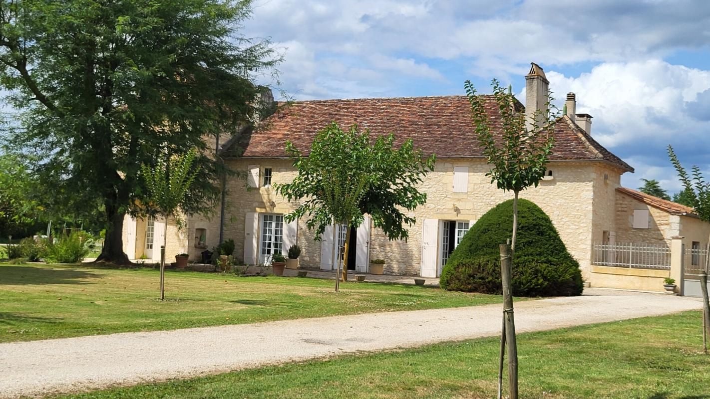 BERGERAC Proche Bergerac Demeure en pierres, gite et dépendances 17 pièces sur 23000 m² 3