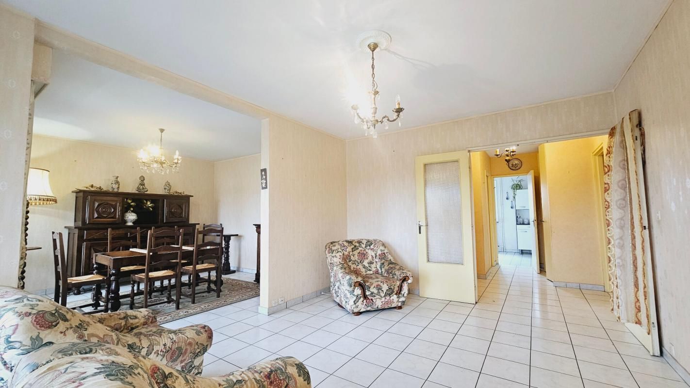 BOURGES BOURGES APPARTEMENT 3 PIECES 81M² BALCONS PARKING 2