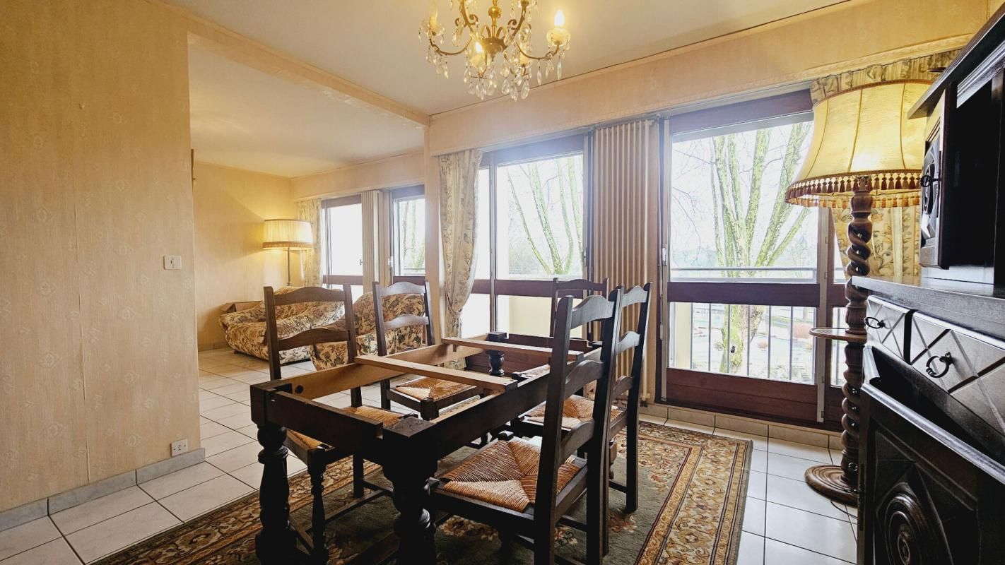 BOURGES BOURGES APPARTEMENT 3 PIECES 81M² BALCONS PARKING 4