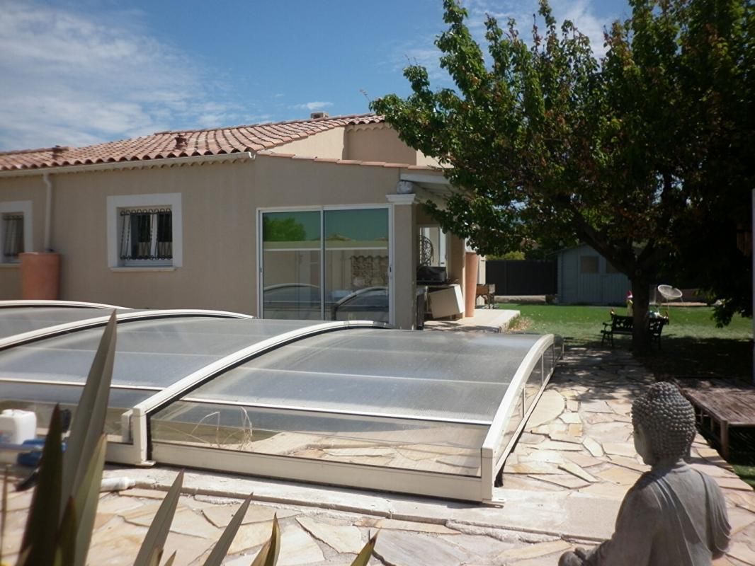 Villa de plain pied avec piscine