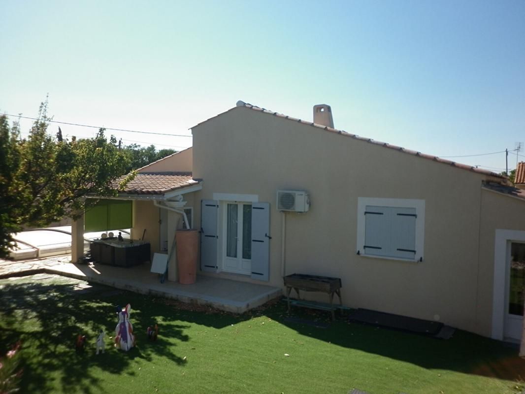 VALREAS Villa de plain pied avec piscine 2