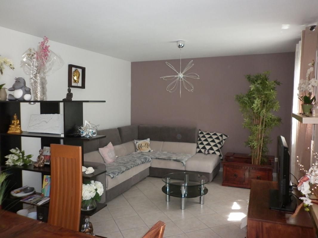 VALREAS Villa de plain pied avec piscine 3