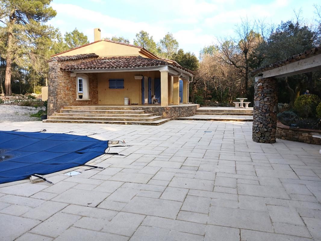 ROUGIERS Villa T4 sur 4300m² avec piscine - Rougiers 2