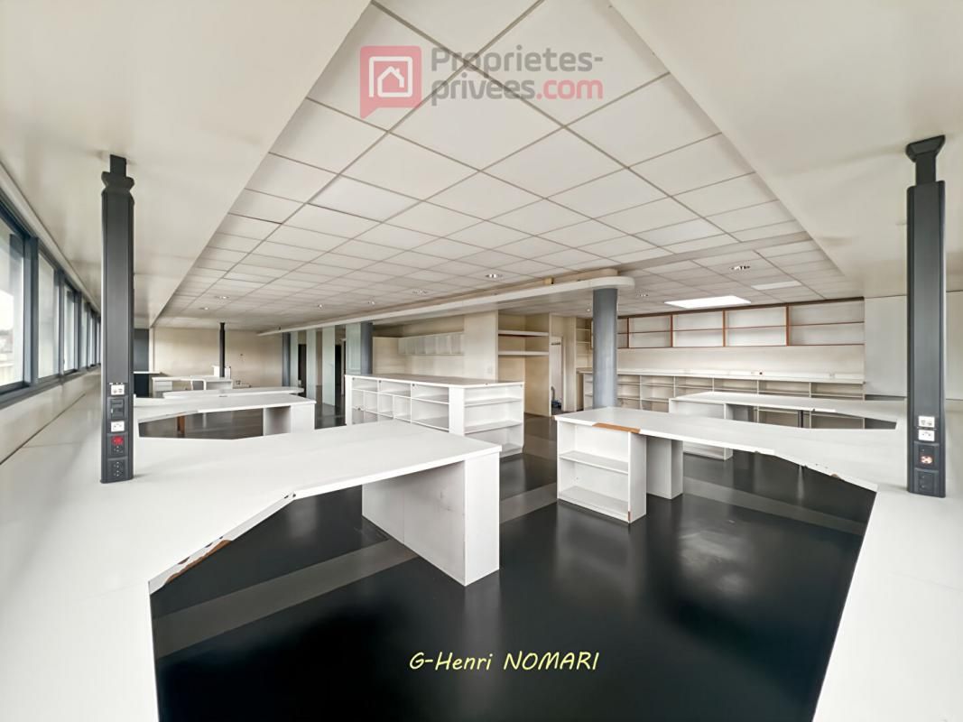 CHATEAUBRIANT Chateaubriant Espaces Bureaux 230 m2, 5 places de parking 2