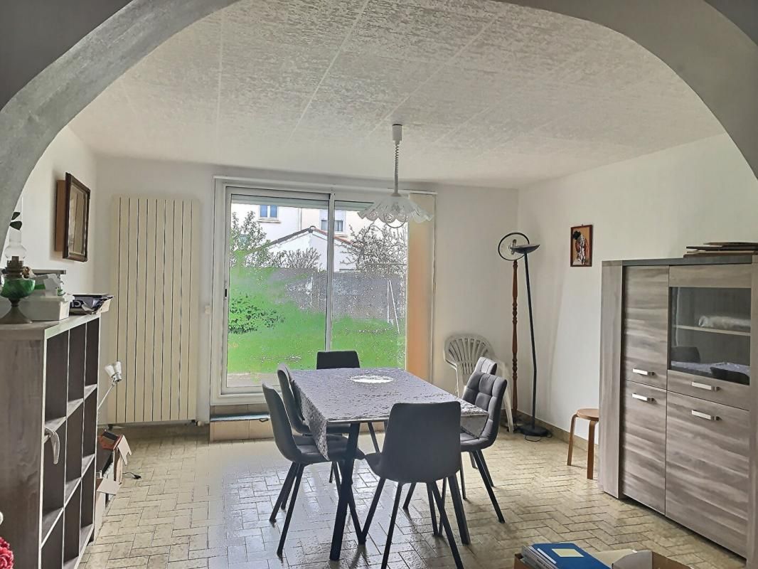 SAINT-NAZAIRE SECTEUR RESIDENTIEL - en impasse - BEAUCOUP DE POTENTIEL - 3 chambres - 3