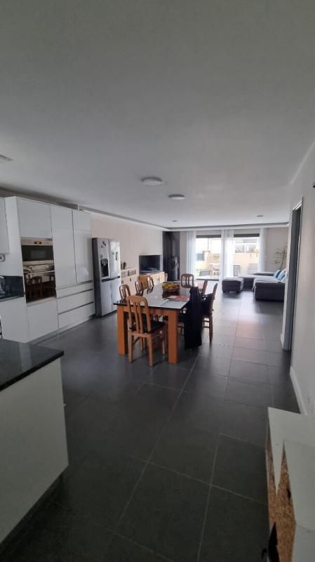 CUGES-LES-PINS Maison  6 pièce(s) 160 m2 au sol, garage et terrasses 3