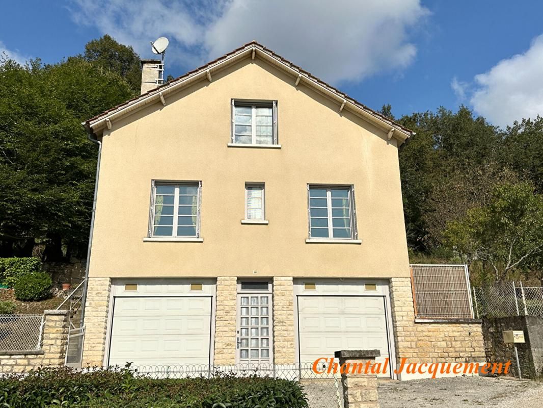 SAVIGNAC-LES-EGLISES MAISON DE BOURG 1