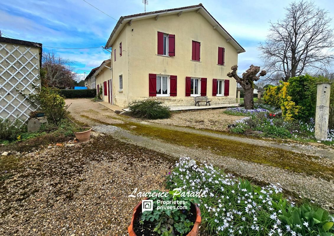 Maison avec dépendance puits jardin