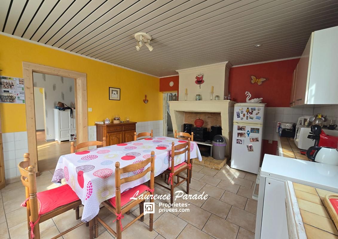 MENESPLET Maison avec dépendance puits jardin 3