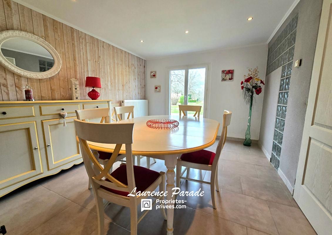 MENESPLET Maison avec dépendance puits jardin 4