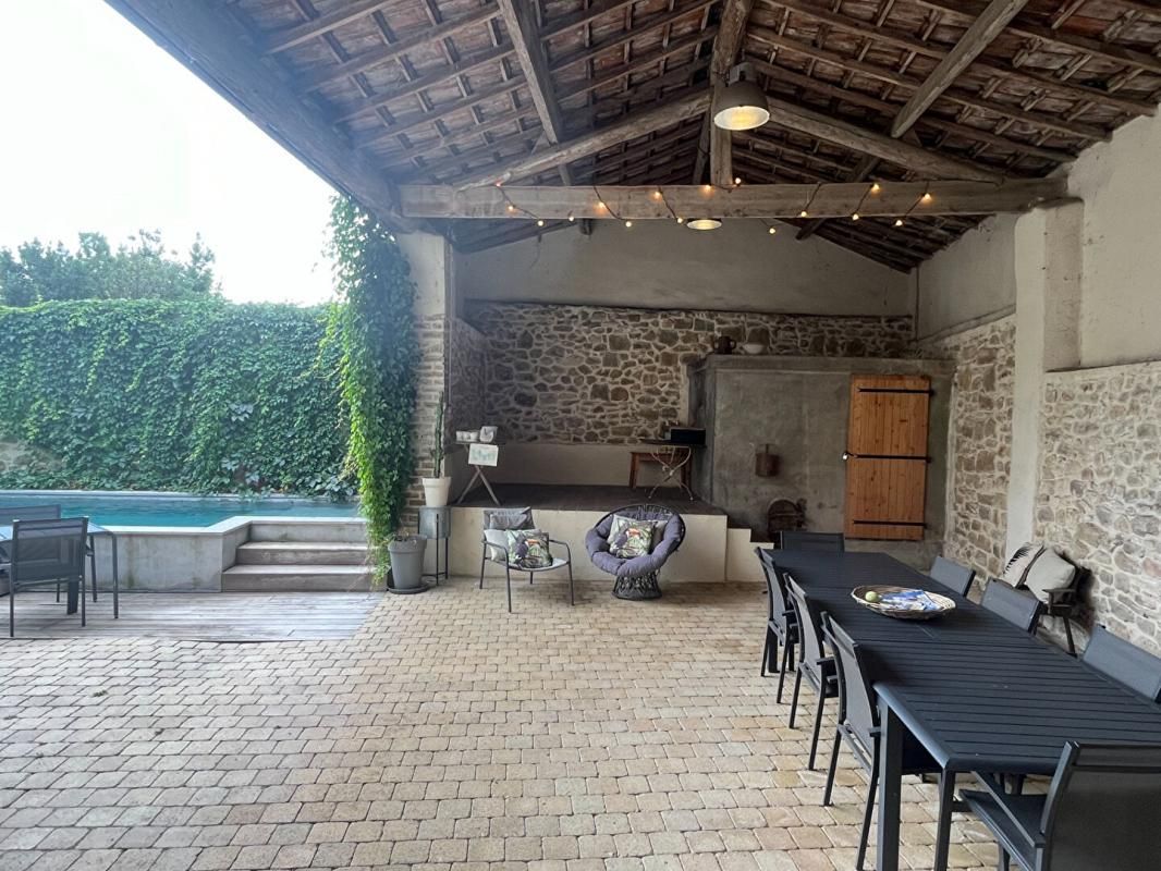 UZES MAISON EN PIERRES AVEC PISCINE 2