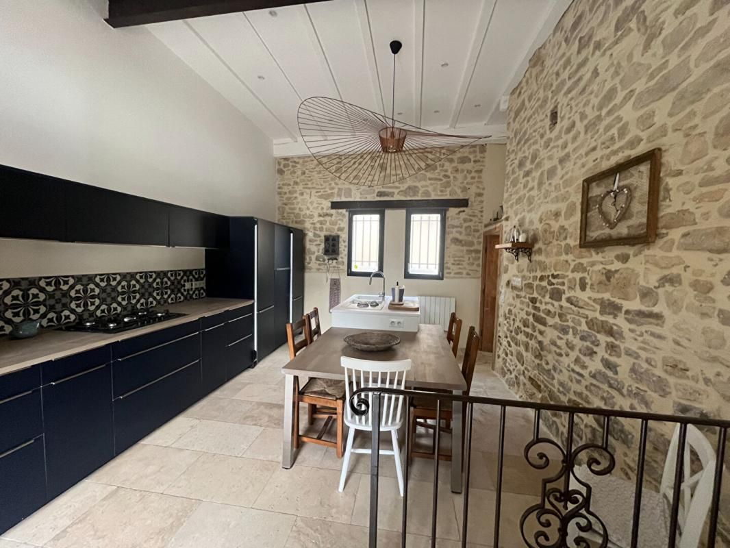 UZES MAISON EN PIERRES AVEC PISCINE 3