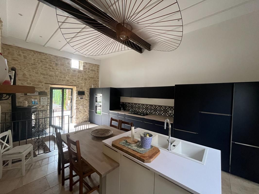 UZES MAISON EN PIERRES AVEC PISCINE 4