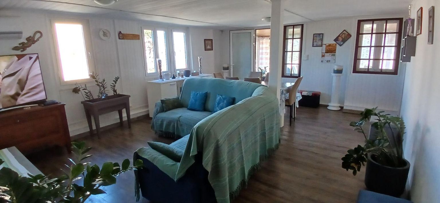 LE TAMPON Maison 5 pièce(s)  de 114 m2 , T1 de 23 m², cabanon de 7 m² sur  un terrain de 524 m² situé à la Plaine des Cafres 97430 LE TAMPON 4