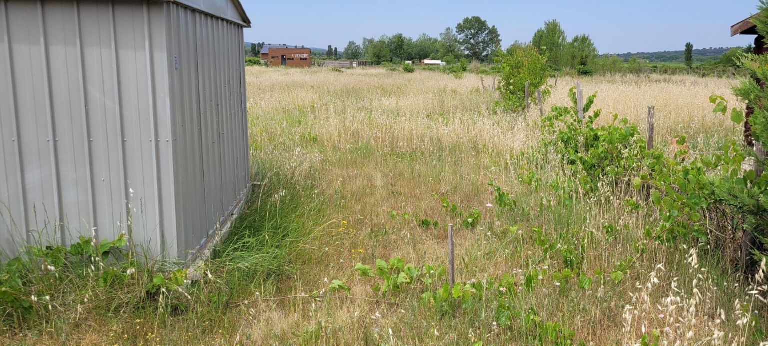 Terrain de loisirs de 600 m2 Saint Hilaire d'Ozilhan 18000