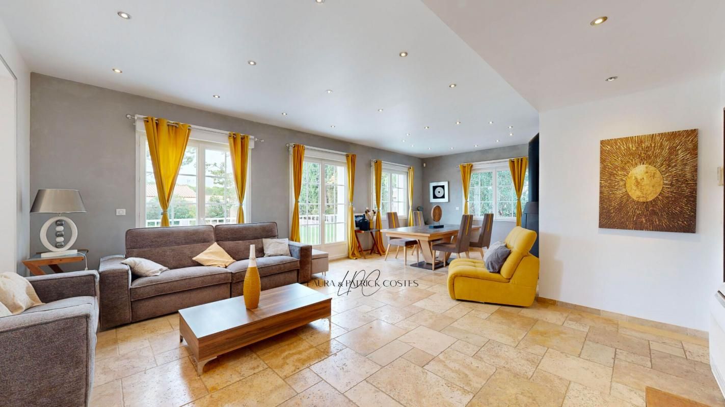 LUC-SUR-ORBIEU MAISON DE MAITRE ENTIERREMENT RENOVEE AVEC PISCINE, GARAGES ET 2 APPARTEMENTS INDEPENDANTS 3