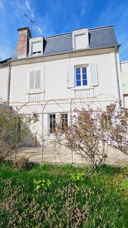 BOURGES CENTRE MAISON DE 133M² 6 PIECES GARAGE JARDIN