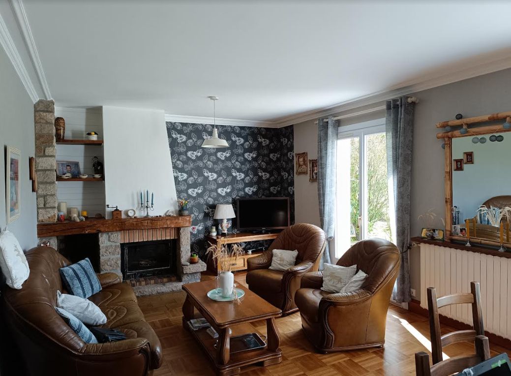 PLONEVEZ-DU-FAOU 29530 Plonévez du Faou maison très bien entretenue 5 chambres sous sol complet 2200 m² 2