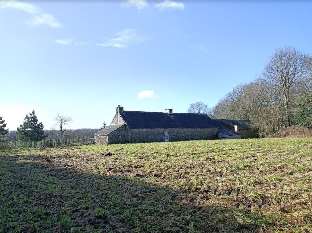 CLEDEN-POHER 29270 Cléden Poher Longère avec vue 2 pièces de 48 m² combles aménagés et dépendances 3