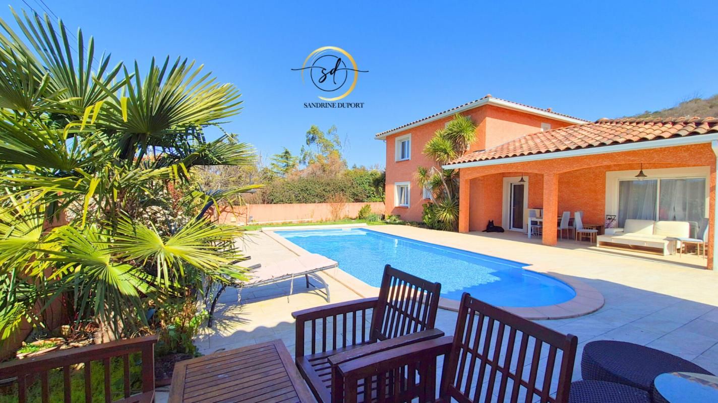 Villa Le Fossat 7 pièce(s) 121 m2 sur terrain de 890 m2 environs - piscine  pool house - garage
