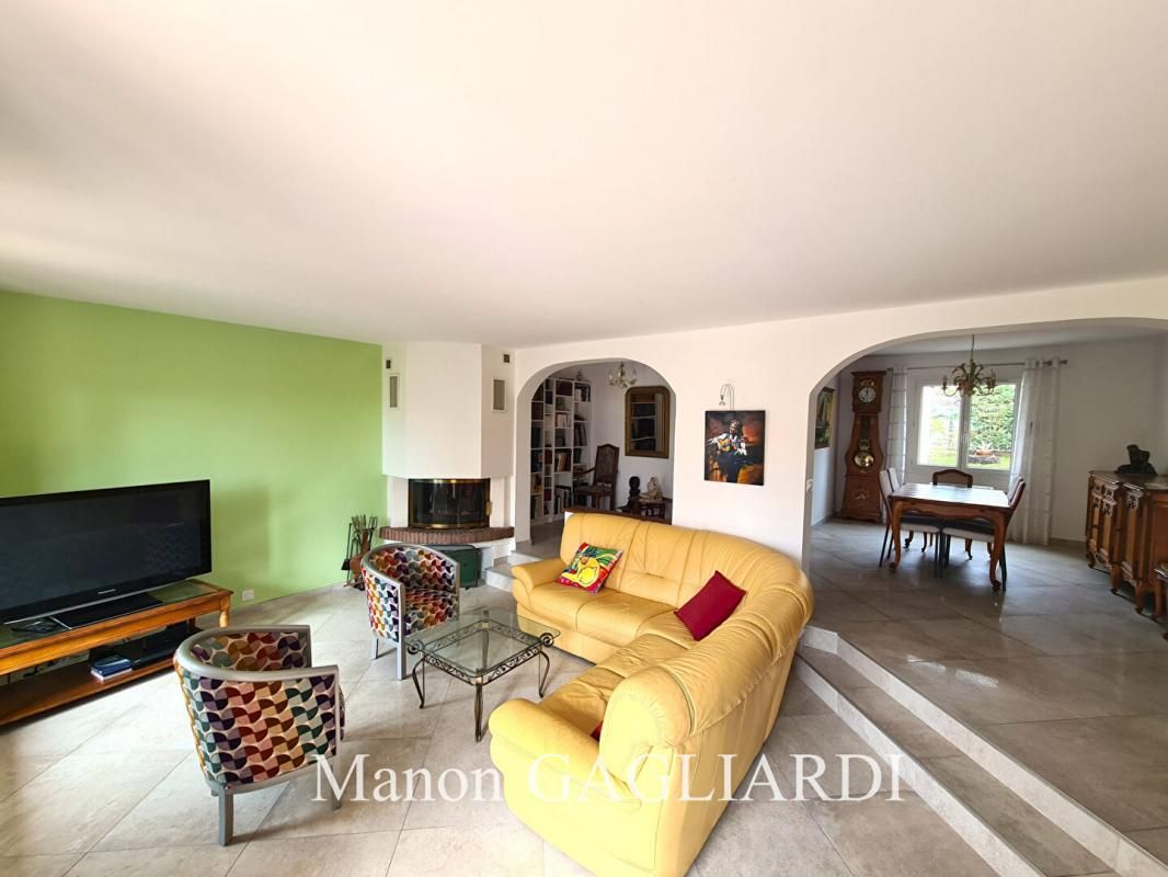 BANDOL Proche Commerces et Port à pied- Villa T5 137m² avec aperçu mer 4