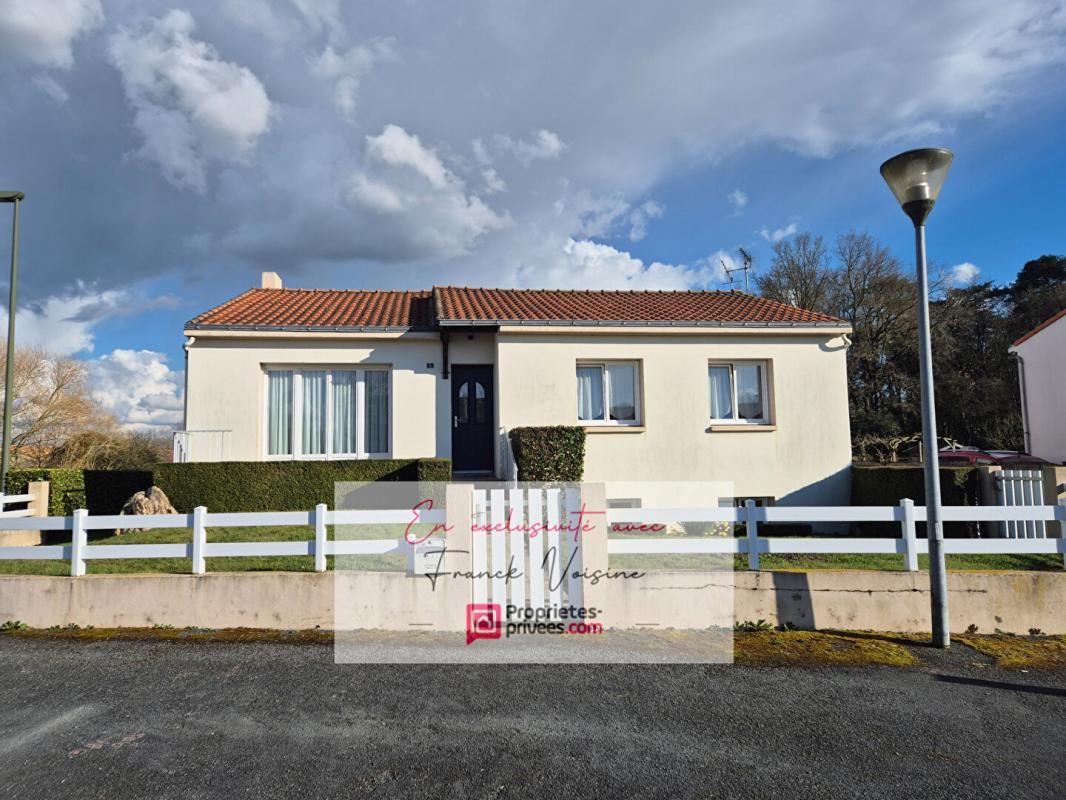 MESNARD-LA-BAROTIERE Maison  A VENDRE en EXCLUSIVITE  à Mesnard La Barotière - 4 Chambres de 129 m2 env sur une parcelle de 938 m2 env 2
