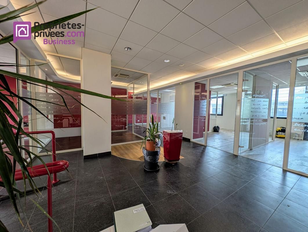 MARSEILLE-15E-ARRONDISSEMENT 13015 MARSEILLE - Murs, Bureaux 266 m², Quartier Capitaine Gèze 3
