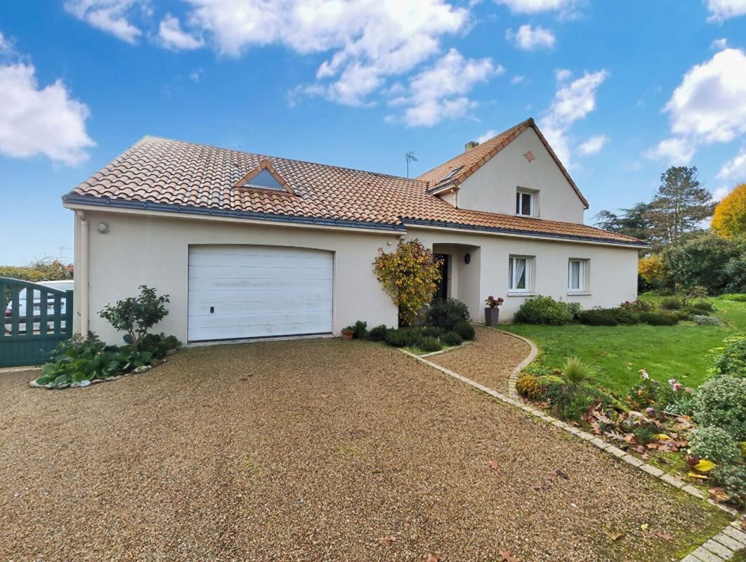 Maison chaudron en mauges - 3 chambres et 1 bureau - garage - 141 m² env