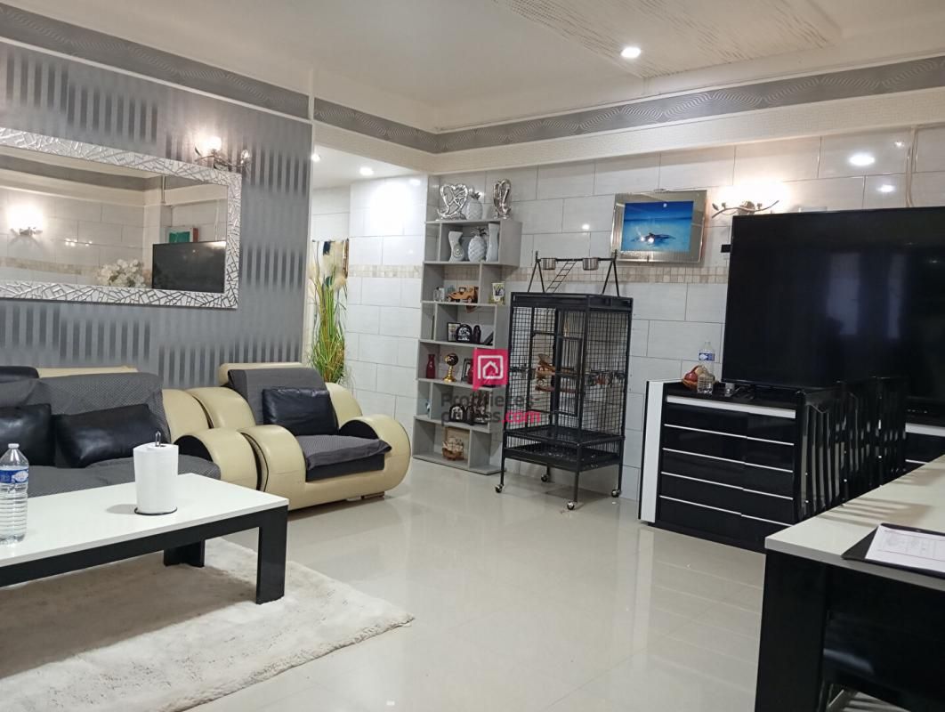 MARSEILLE-1ER-ARRONDISSEMENT Appartement Marseille 3 pièce(s) 80 m2 2
