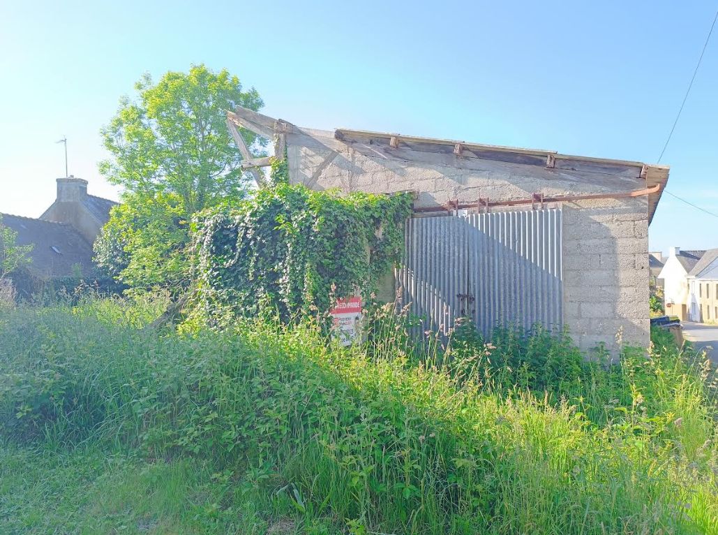 LANVENEGEN 56320 Lanvénégen  Hangar de centre bourg sur 430 m² de terrain 3