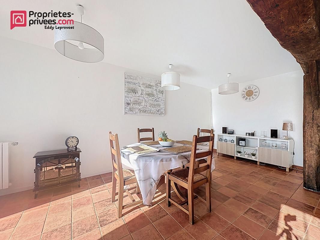 VIRE Superbe propriété de 197m² et 4,9 hectare de terrain 4