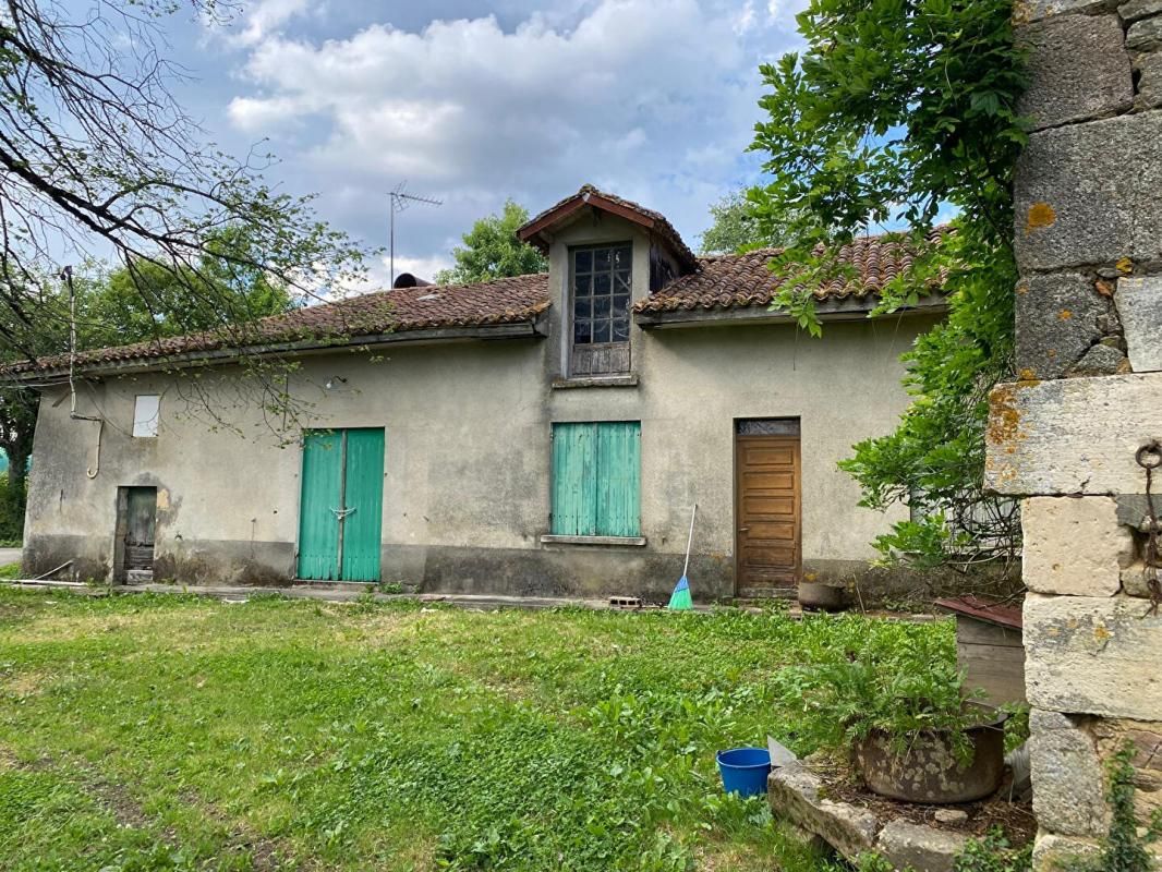 MILHAC-DE-NONTRON MAISON ET GRANGE 2