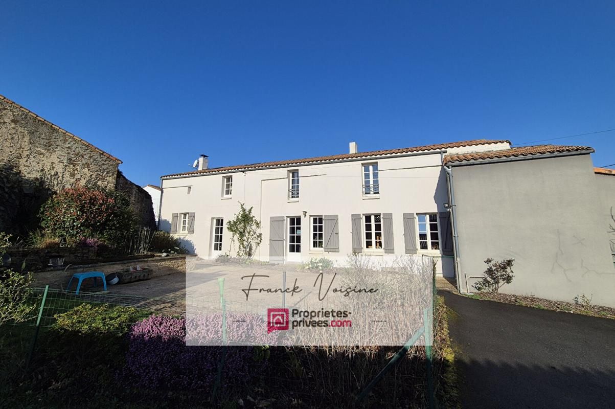 Maison de caractère A VENDRE à Saint Paul en Pareds avec 4 chambres sur un terrain de 845 m2 + jardin non attenant